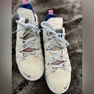 Nike Lebron 18s “Los Angeles by Day” size 7